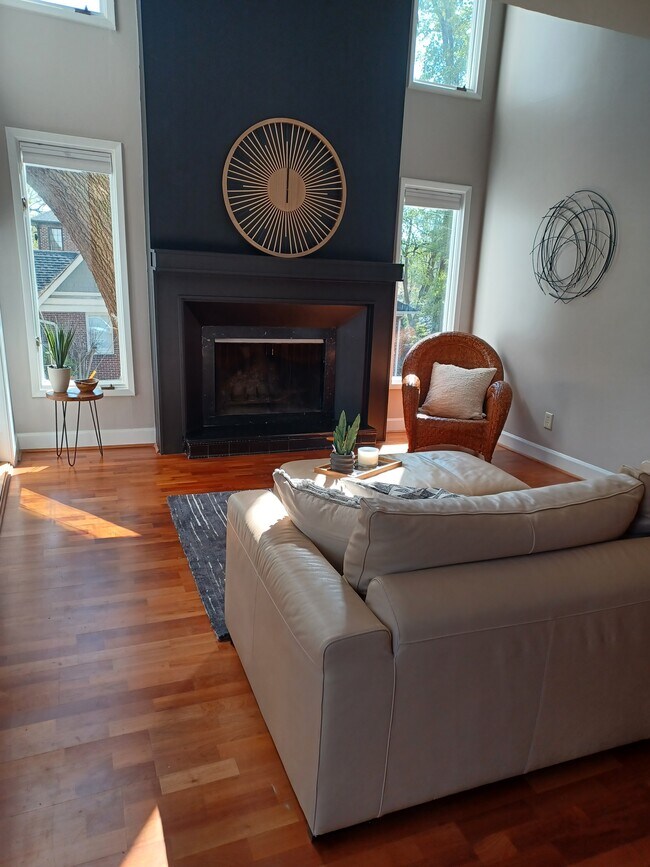 Habitación familiar con chimenea a leña - 900 Durant Pl NE