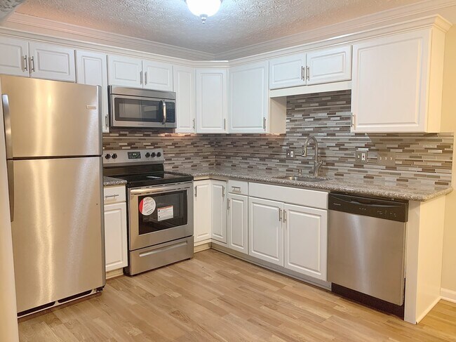Beautiful updated kitchen - 5325 Portland St