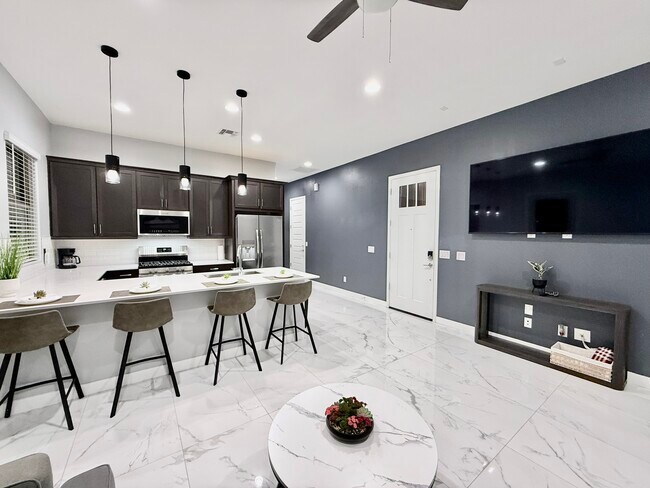 Building Photo - 4013 W Buist Ave