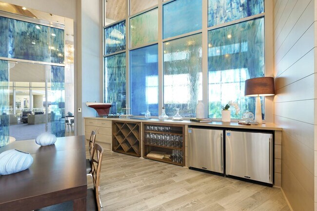 Foto del edificio - This 1 BR Is Better Than All Your Friends'.