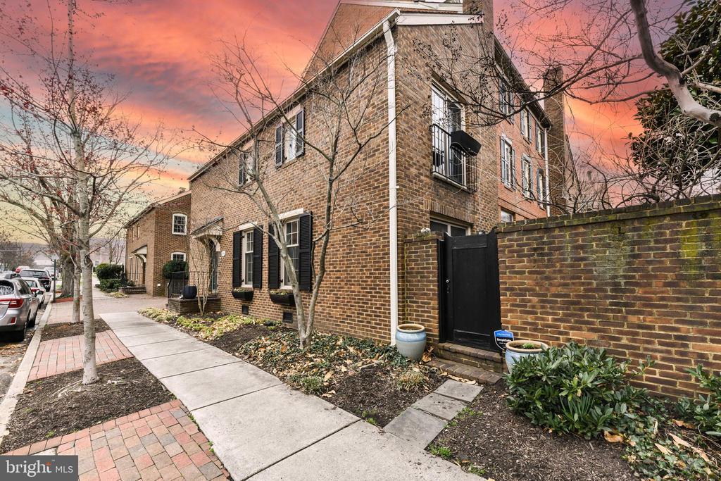 Primary Photo - 509 S St Asaph St