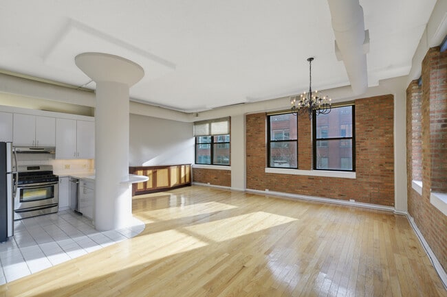 Building Photo - 812 W Van Buren St