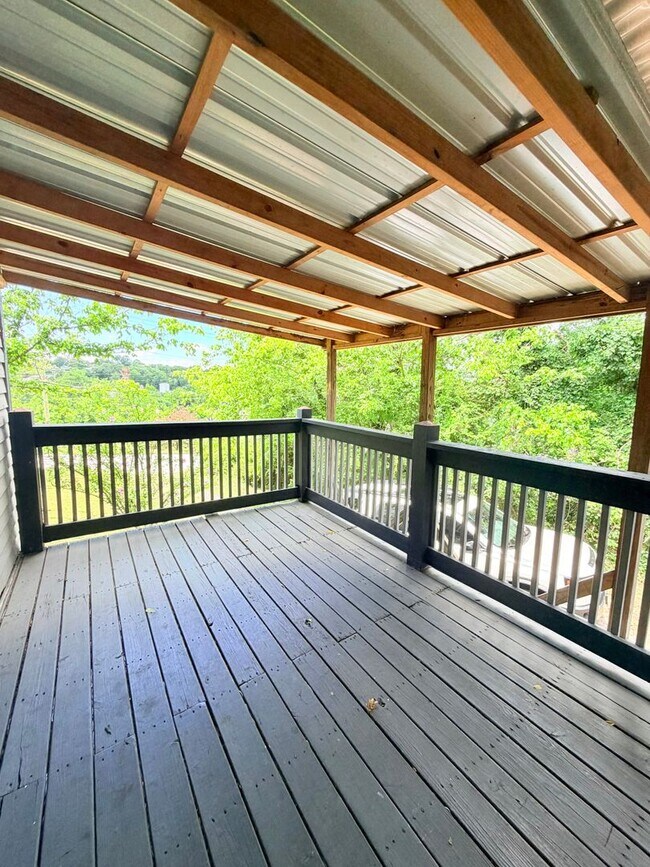 Foto del edificio - Available Now! River Arts District. 2 bedrooms/1 bathroom