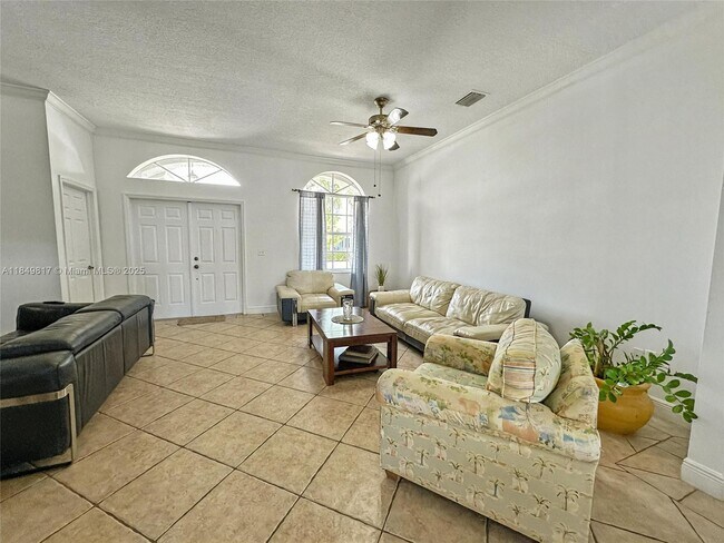 Foto del edificio - 2340 SE 5th Ct