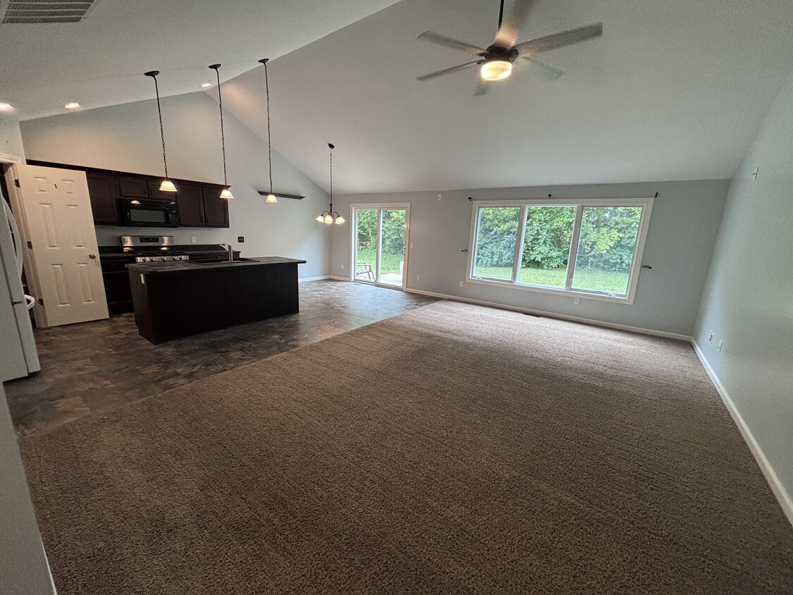 Foto principal - 2493 Stonecrop Rd