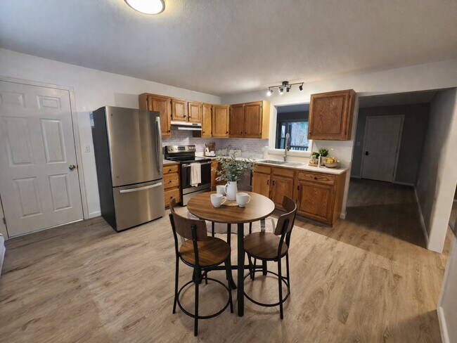 Building Photo - 205 Forest Dr