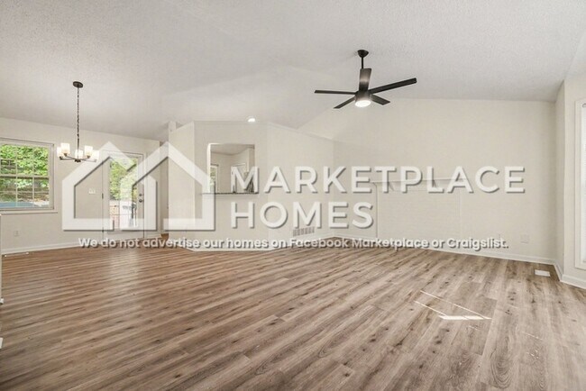 Foto del edificio - 7335 Hunters Ridge Dr