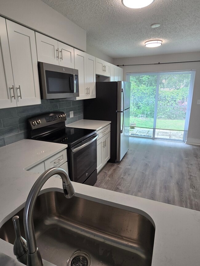 Building Photo - 843 Cambridge Ct