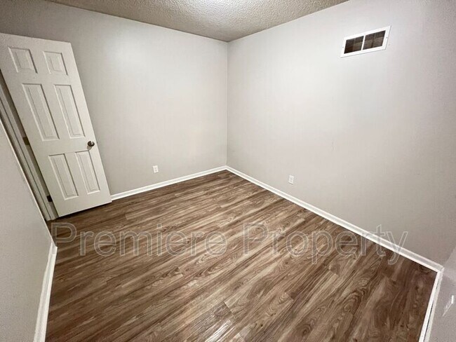 Foto del edificio - 4329 Sterling Ave
