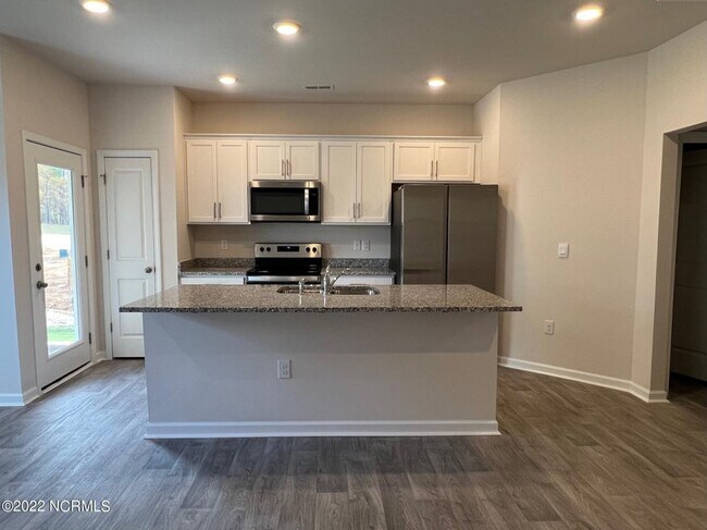 Building Photo - 1600 Gracie Ln