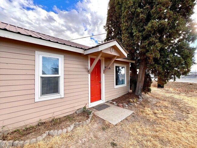 Building Photo - Non-Refundable & Security Deposit Total: $925.00