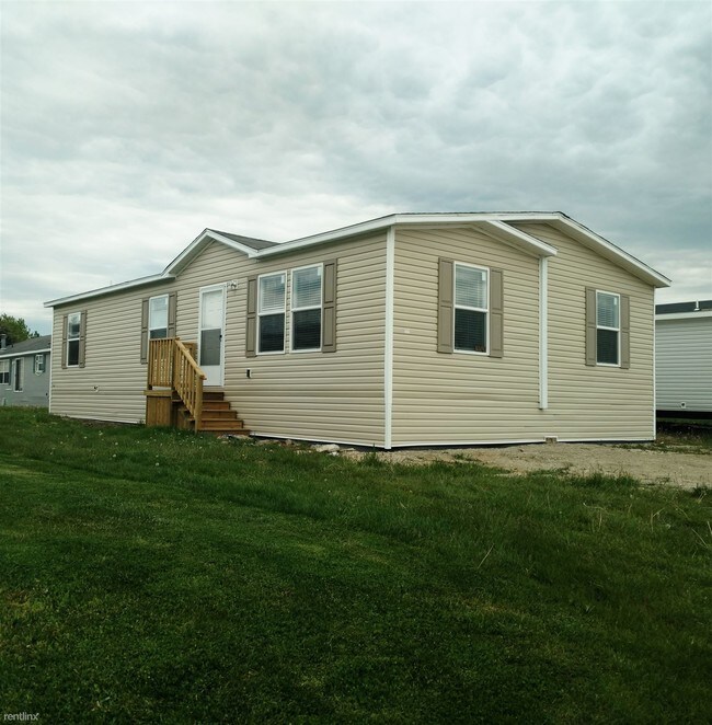 Building Photo - 2070 Spruce Way