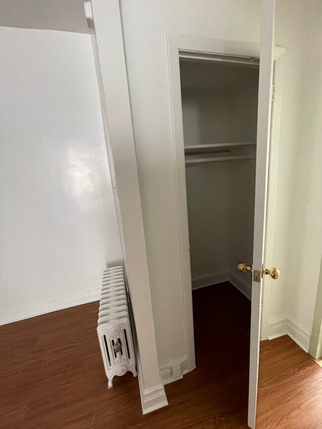 Closet - 2343 E 22nd St