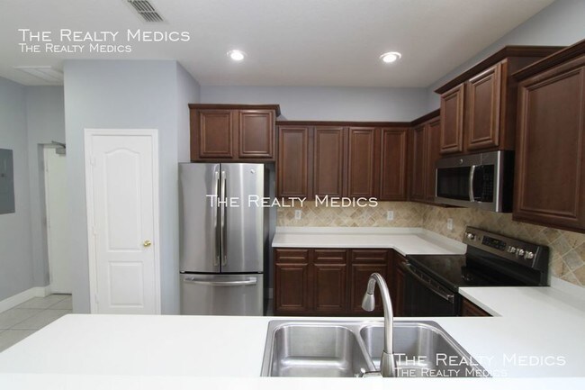 Building Photo - Fantastic East Lake Park Location!