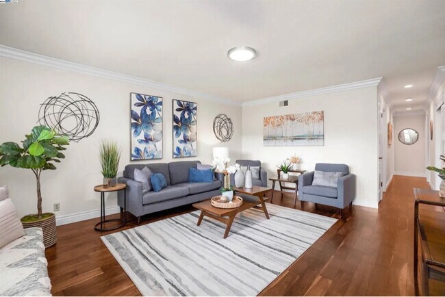 Foto del edificio - 363 Oleander Ave