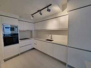 Building Photo - 180-180 E 2nd Ave