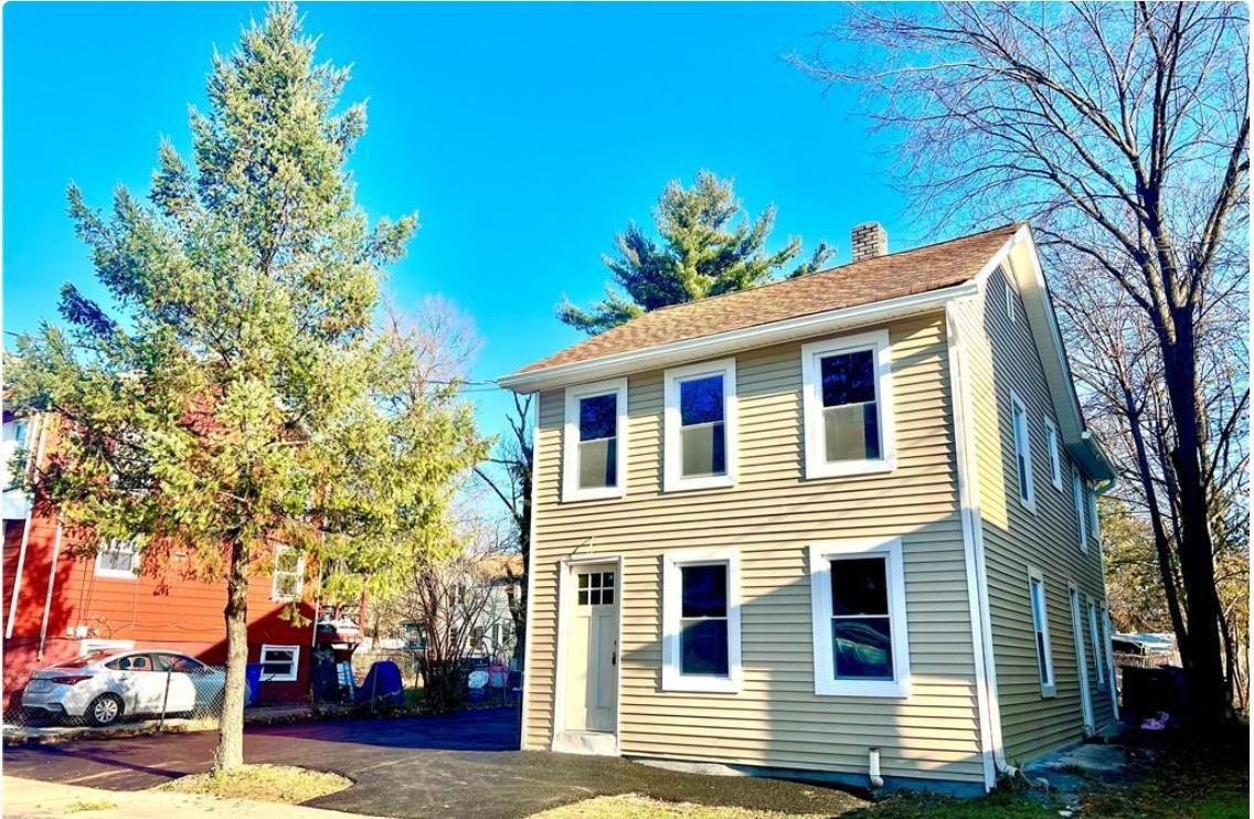 Primary Photo - 17 Sterling St