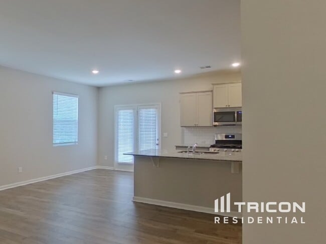 Building Photo - 864 Bentley Dr