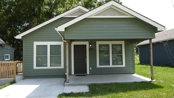 Foto principal - Newer Build - 3 bed -2bath Home in Indepen...
