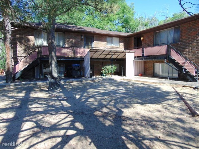 Building Photo - 602 E Hills Rd