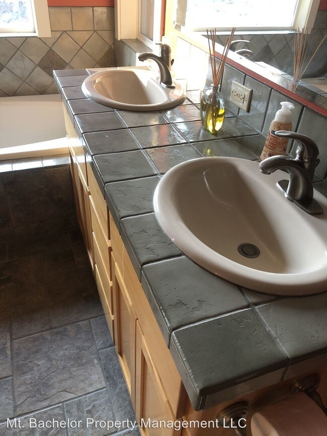 Building Photo - 20877 Westview Dr