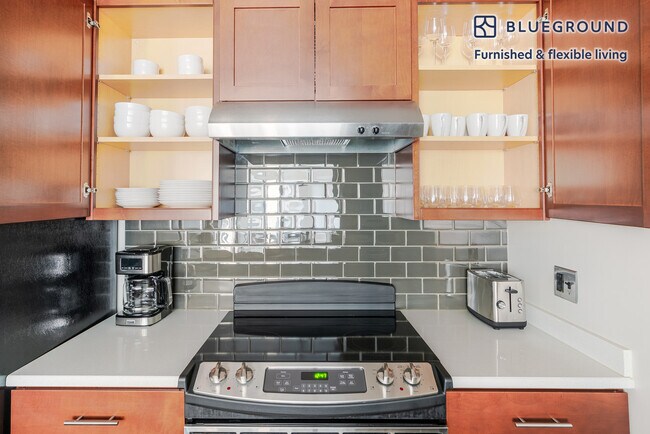 Building Photo - 3444 Fairfax Dr