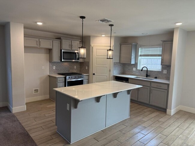 Building Photo - 2124 Ukiah Ct