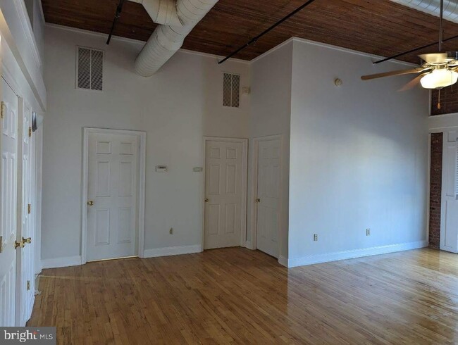 Building Photo - 502 KEYSTONE AL