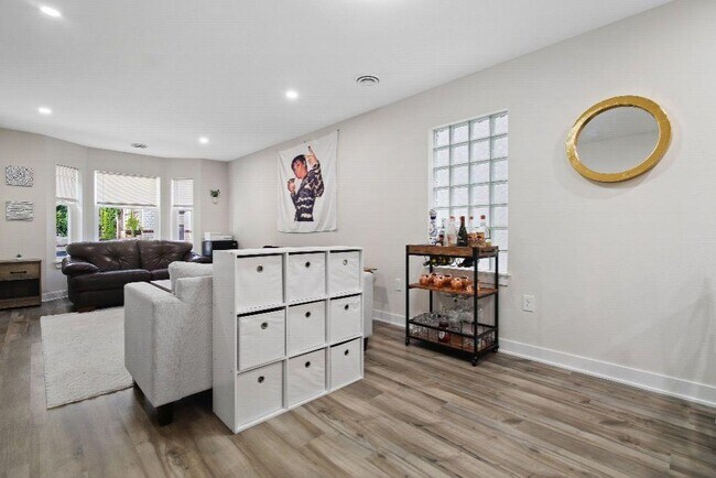 Building Photo - 1709 W State St