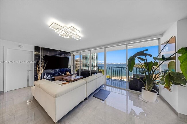 Building Photo - 7601 E Treasure Dr