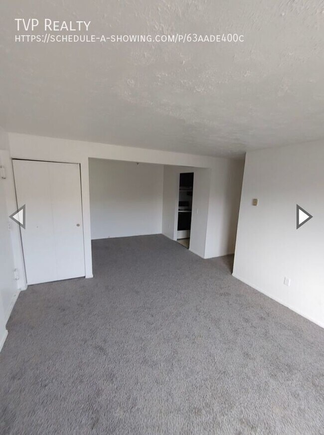 Foto del edificio - 1454 W River Rd N