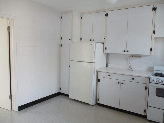 Building Photo - 1725 Kaluhikai Ln