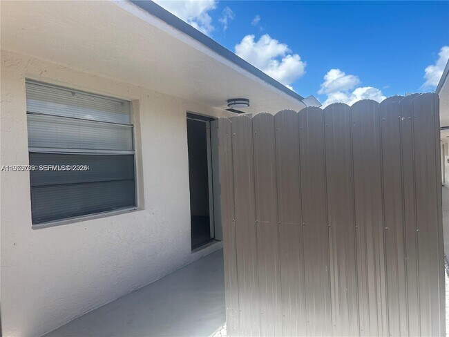 Foto del edificio - 916 SW 10th St