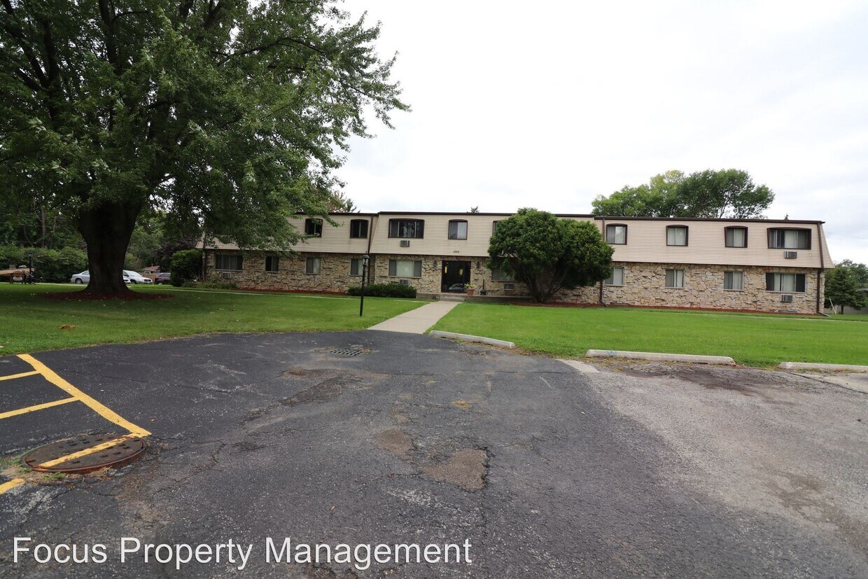 1225 Doctors Dr, Neenah, WI 54956 Room for Rent in Neenah, WI