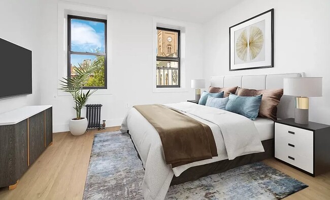 Building Photo - 207 E 4th St