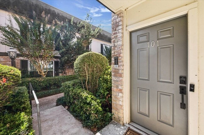 Building Photo - 1809 Stoney Brook Dr