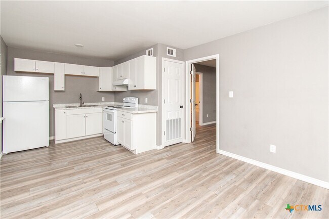 Foto del edificio - 501 Root Ave