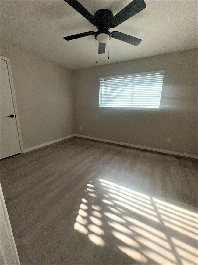 Building Photo - Hollyvale Apartments