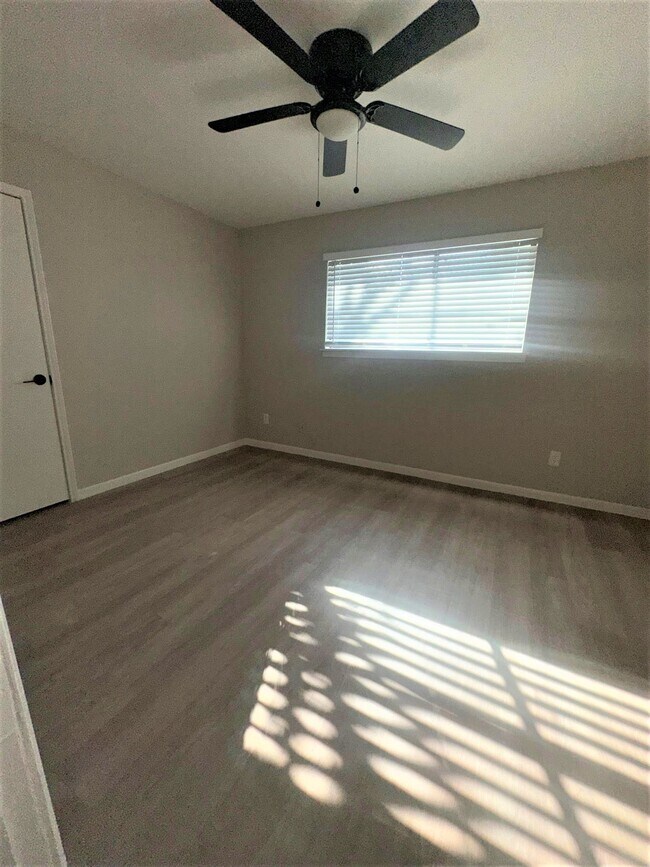 Foto del edificio - Hollyvale Apartments