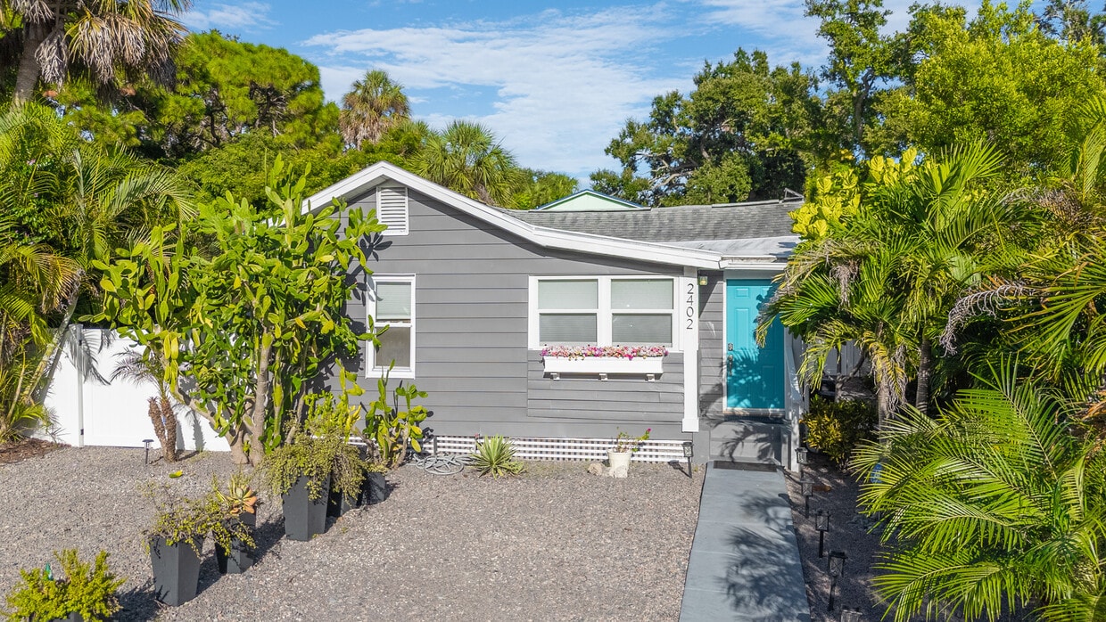 Photo - 2402 52nd St S (Gulfport, FL)