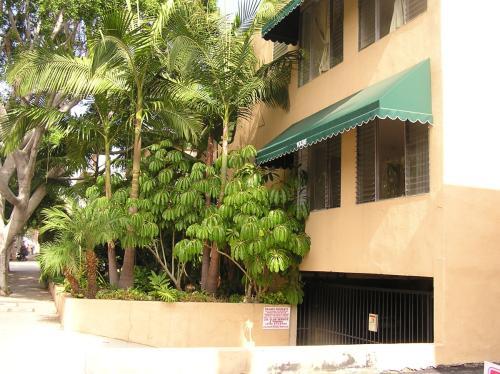 Building Photo - 1036 N Stanley Ave