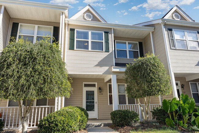 Foto del edificio - Newly Updated Townhome with Minutes Walk t...