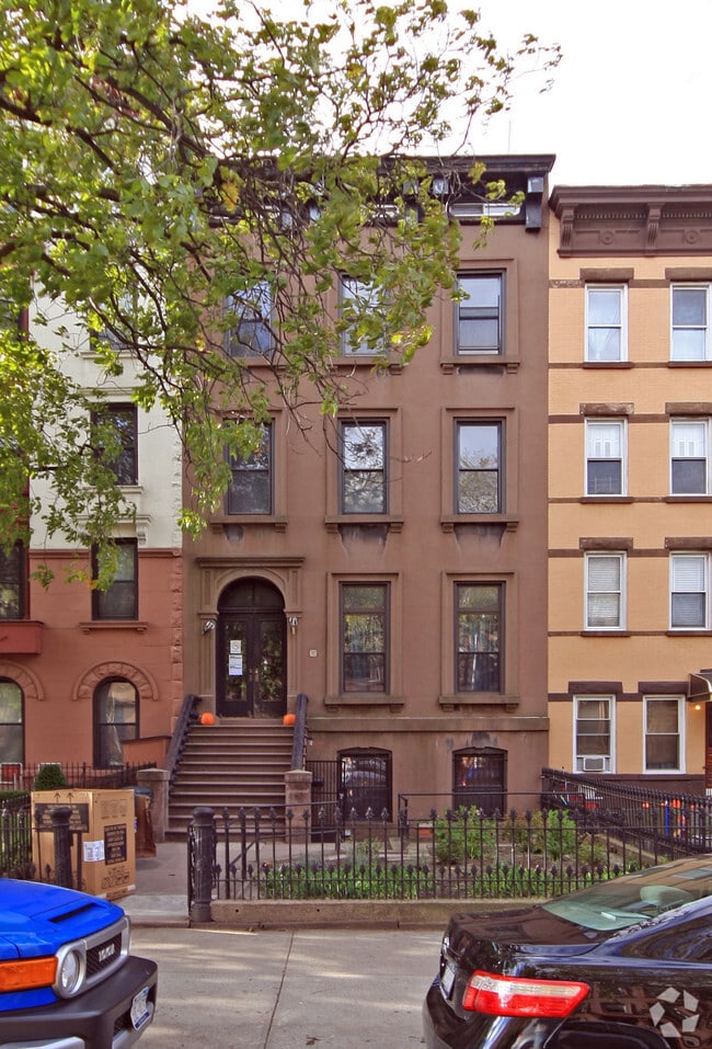 Building Photo - 72 2nd Pl