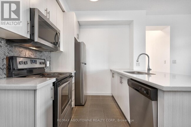 Building Photo - 2490 Old Bronte Rd