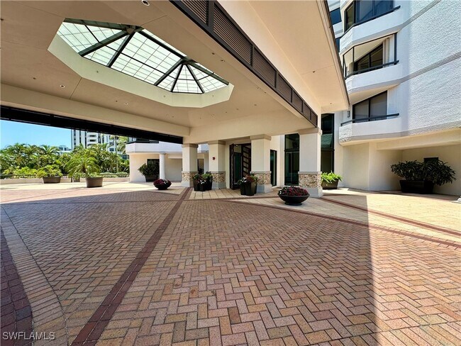 Building Photo - 6075 Pelican Bay Blvd