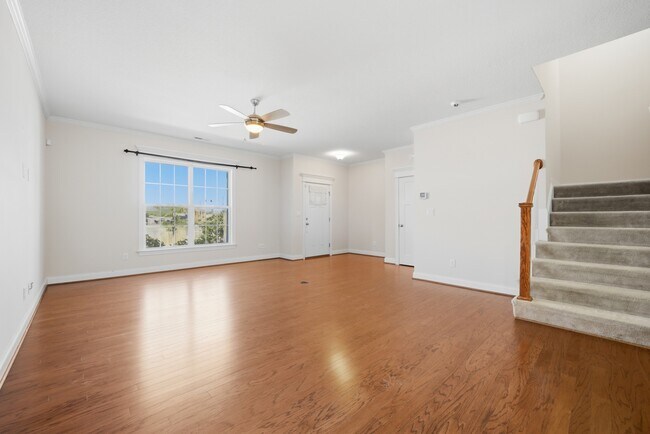 Building Photo - 3135 Patrick Henry Dr