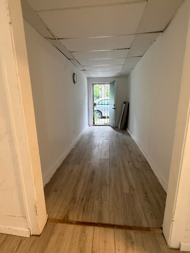 Foto del edificio - 15220 Saranac Rd