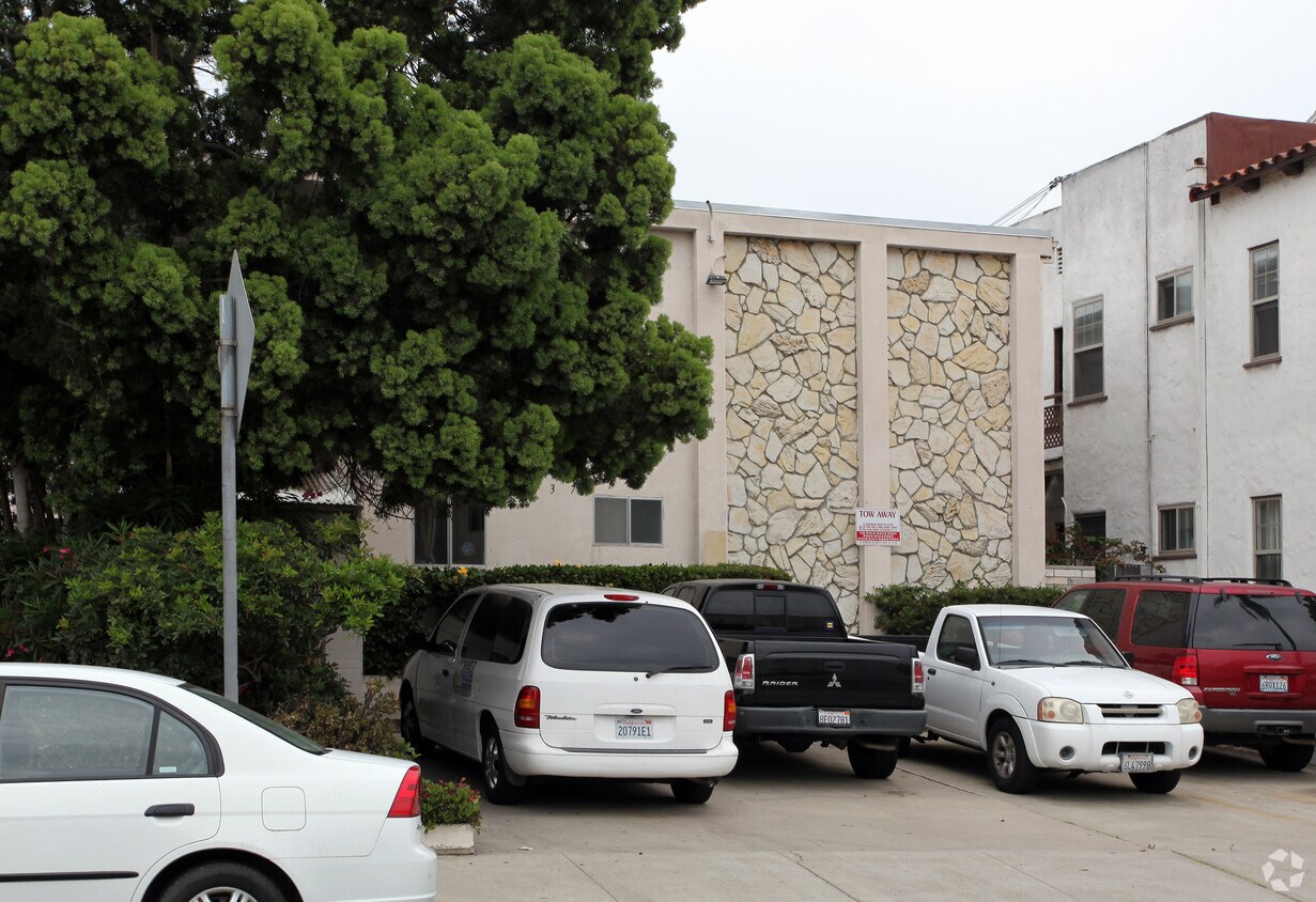 Building Photo - 3837 1st Ave