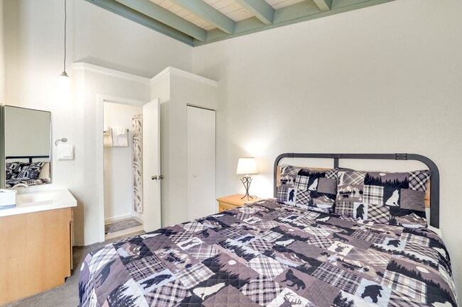Foto del edificio - FREE MONTH RENT w/ 1 Year Lease - 3rd floo...
