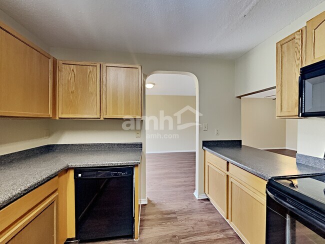 Building Photo - 7810 Dueling Oak